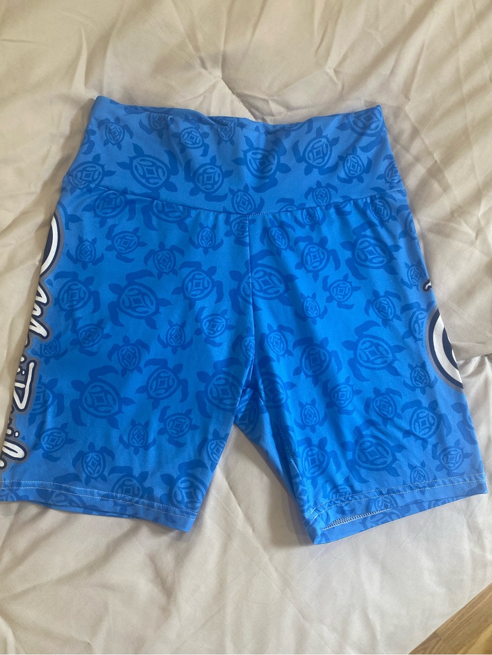 Maui Built Biker shorts, gym workout with Honu print size Small GUC